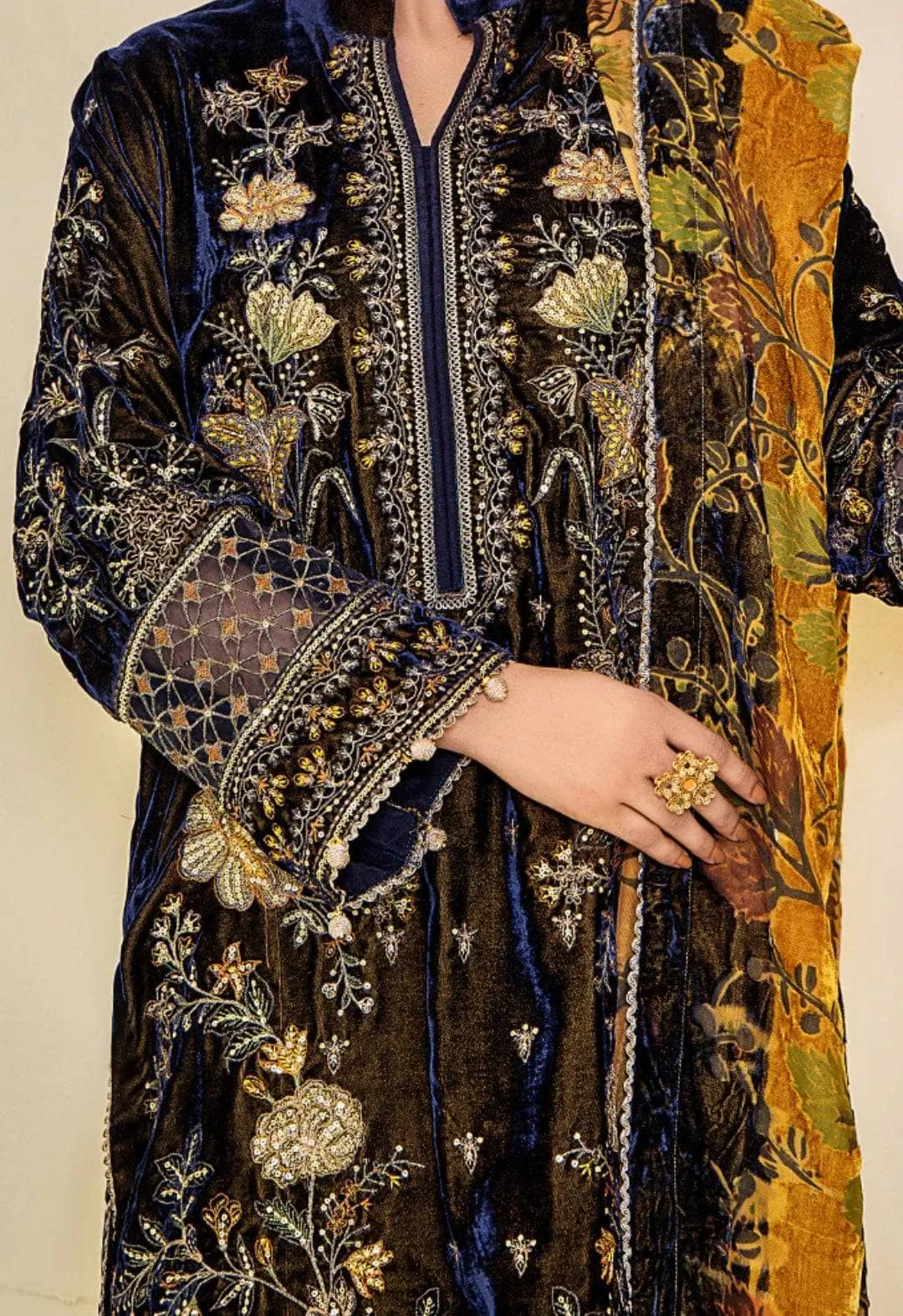 Adans Libas Velvet Palachi