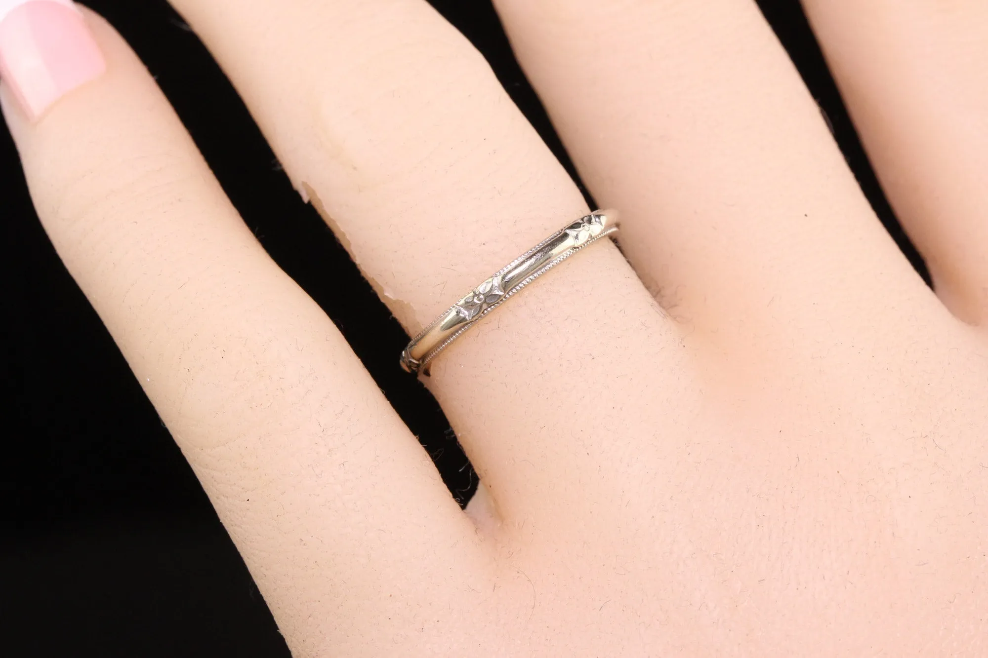 Antique Art Deco 14K White Gold Art Carved Engraved Wedding Band