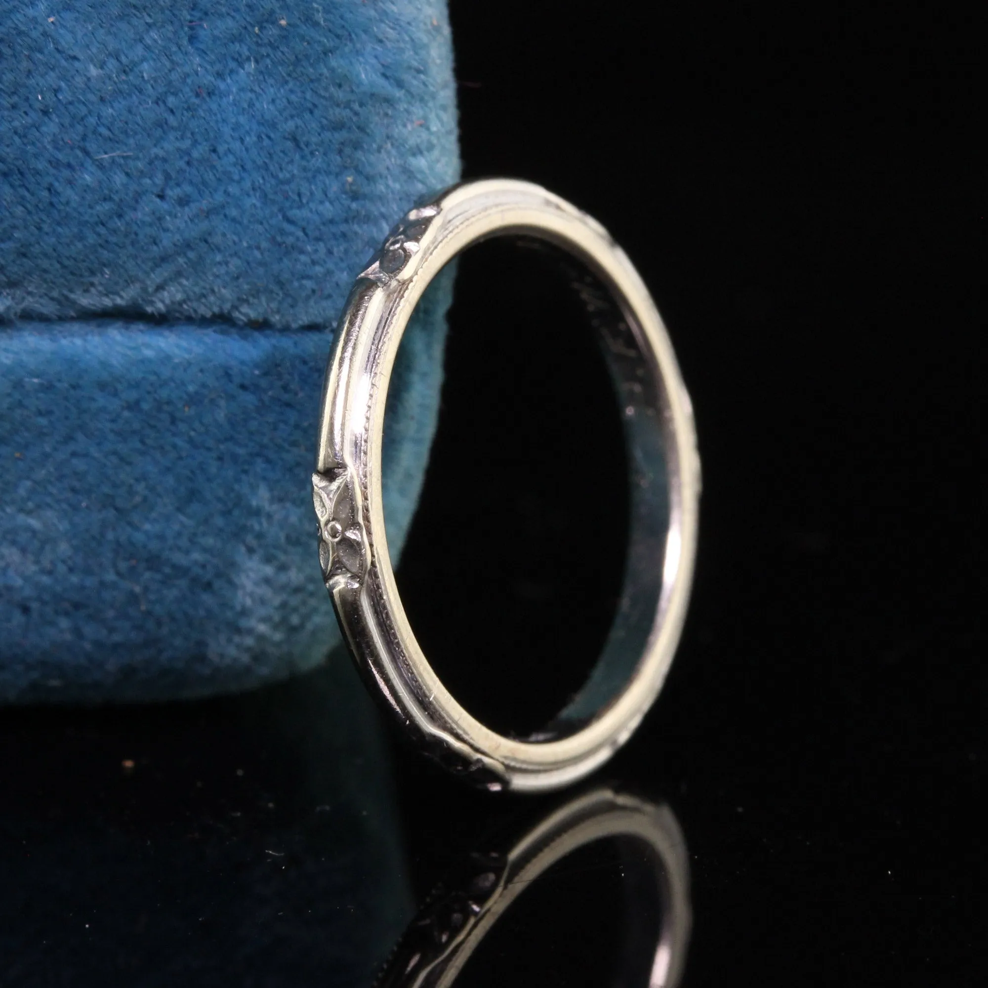 Antique Art Deco 14K White Gold Art Carved Engraved Wedding Band