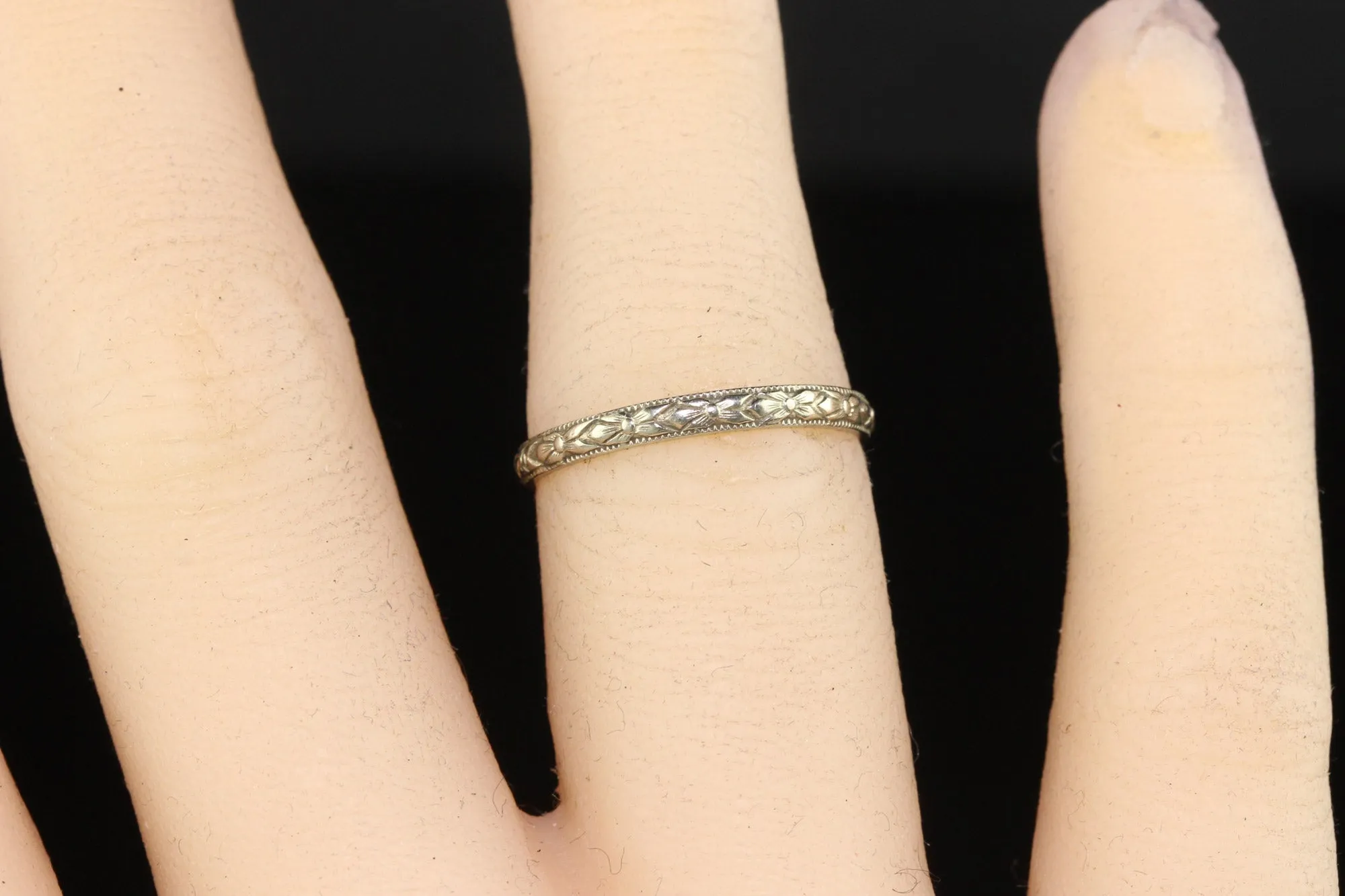 Antique Art Deco 18K White Gold Engraved Wedding Band - Size 5 1/2