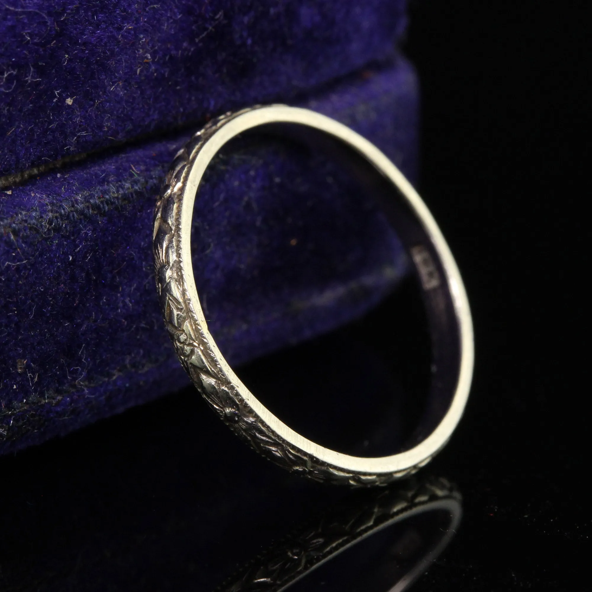Antique Art Deco 18K White Gold Engraved Wedding Band - Size 5 1/2
