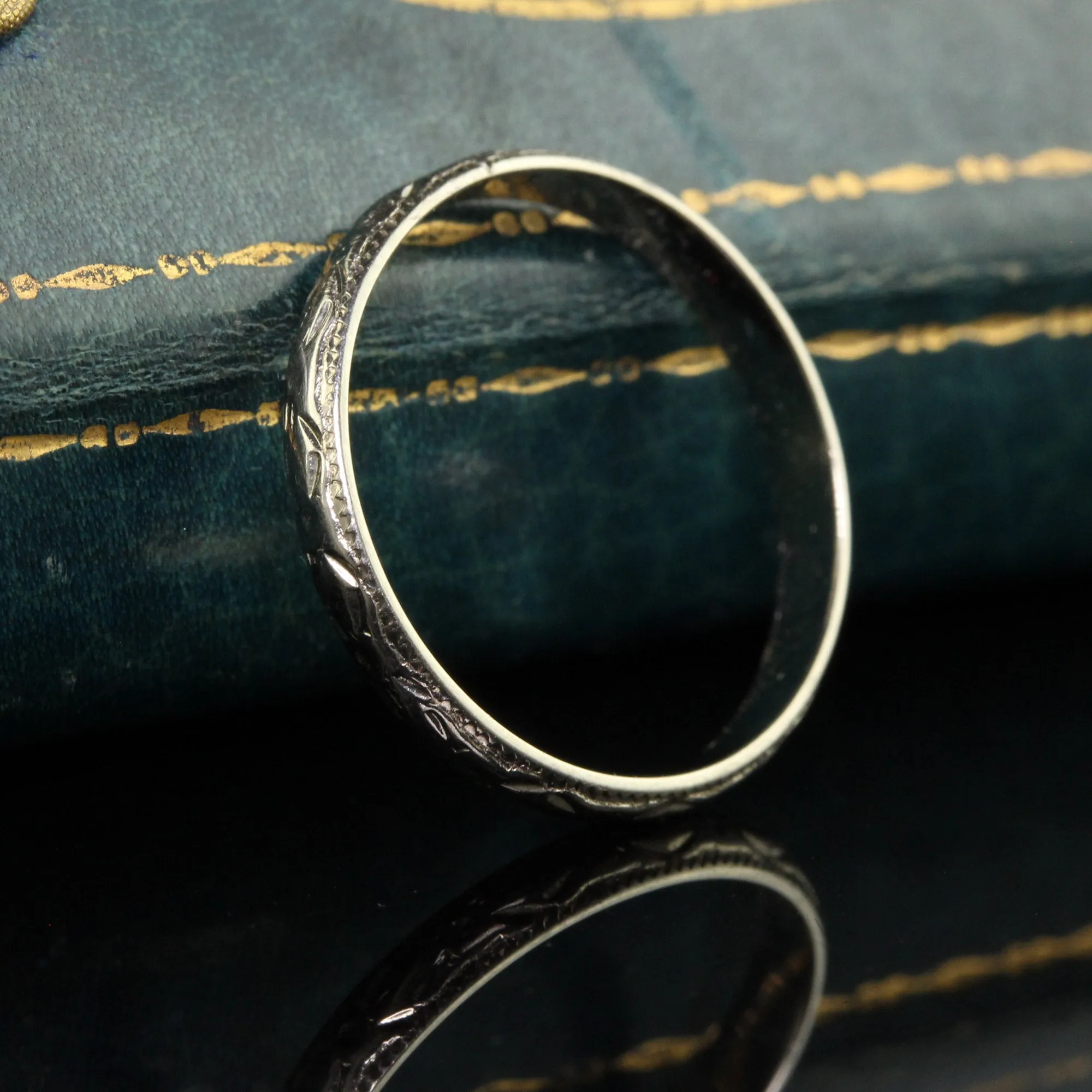Antique Art Deco 18K White Gold Engraved Wedding Band - Size 6