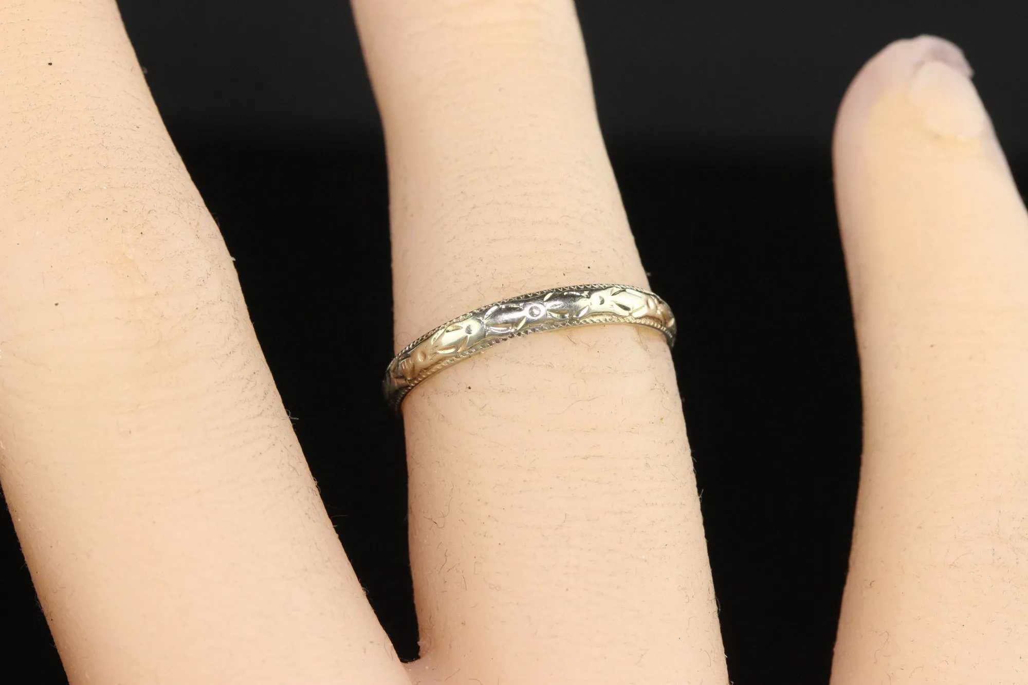 Antique Art Deco 18K White Gold Engraved Wedding Band - Size 6