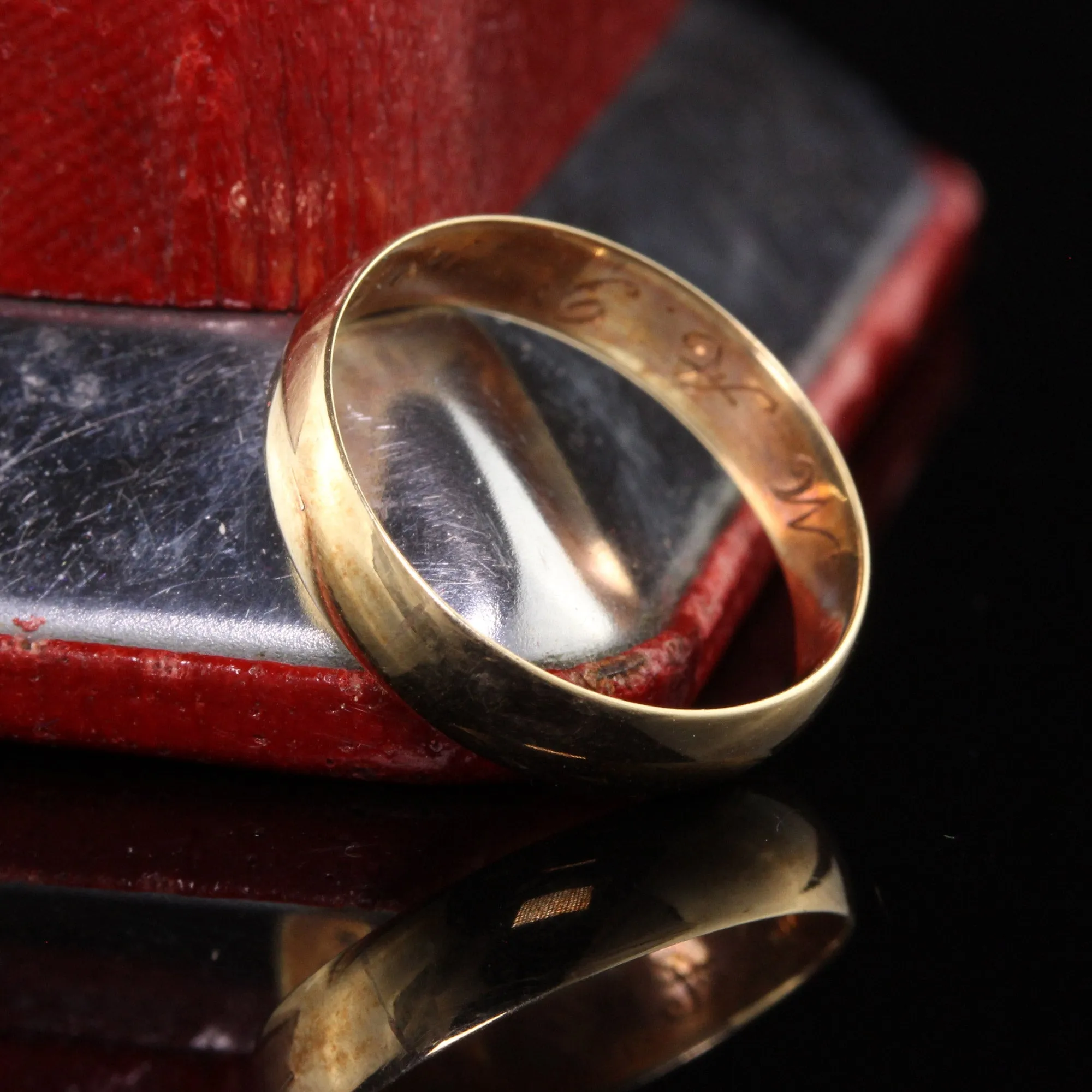 Antique Victorian 14K Yellow Gold Engraved Wedding Band - Size 4 1/4