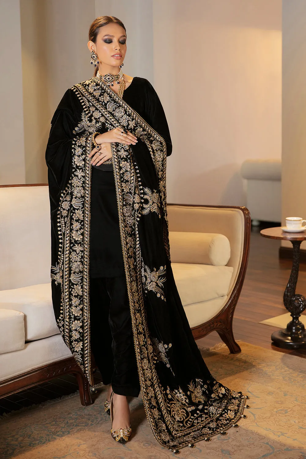 BAROQUE | EMBROIDERED VELVET SHAWL '23 | VS-24