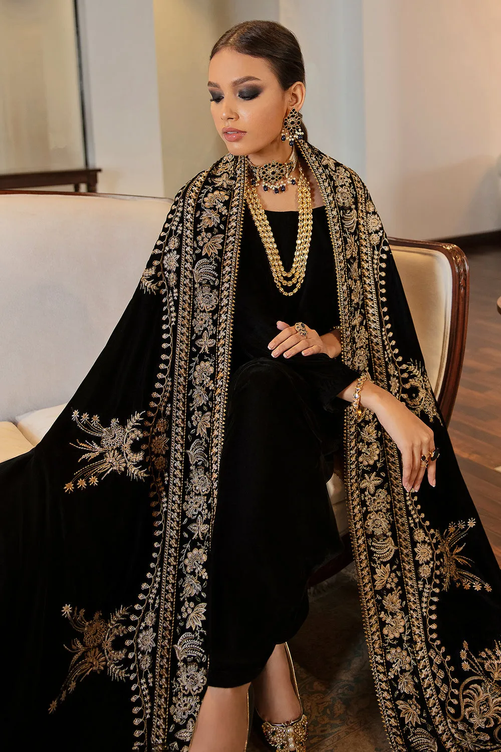 BAROQUE | EMBROIDERED VELVET SHAWL '23 | VS-24