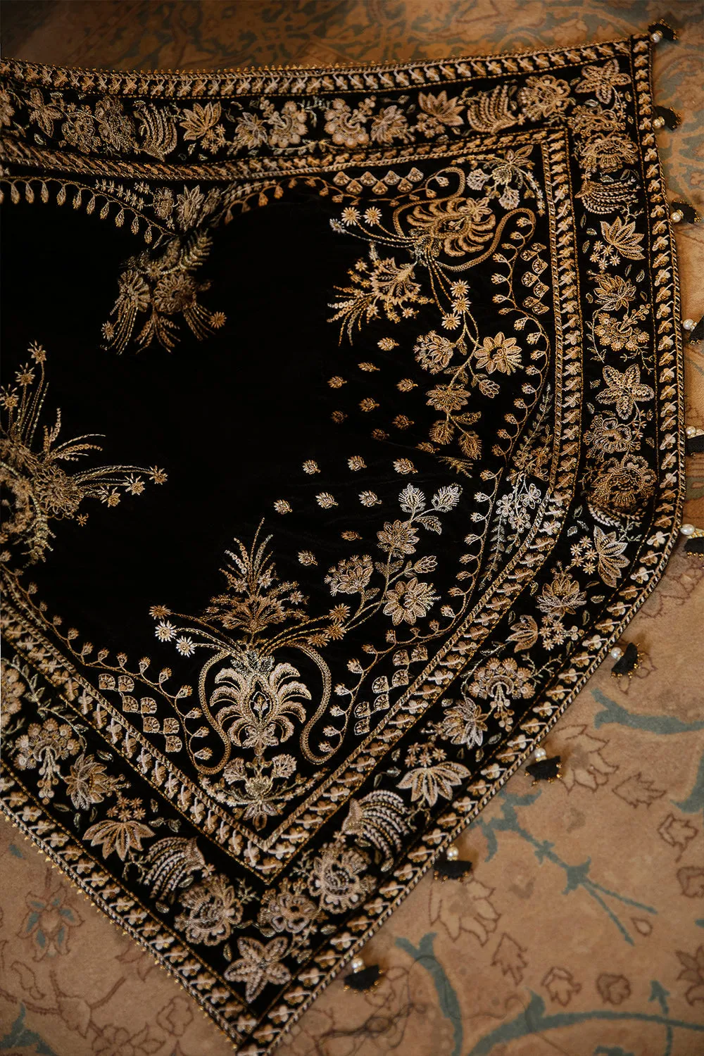 BAROQUE | EMBROIDERED VELVET SHAWL '23 | VS-24