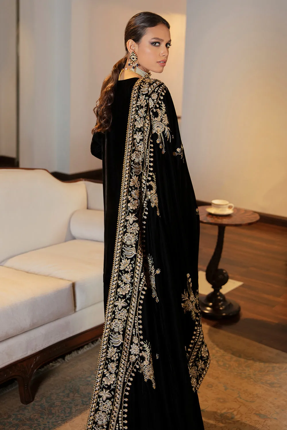 BAROQUE | EMBROIDERED VELVET SHAWL '23 | VS-24