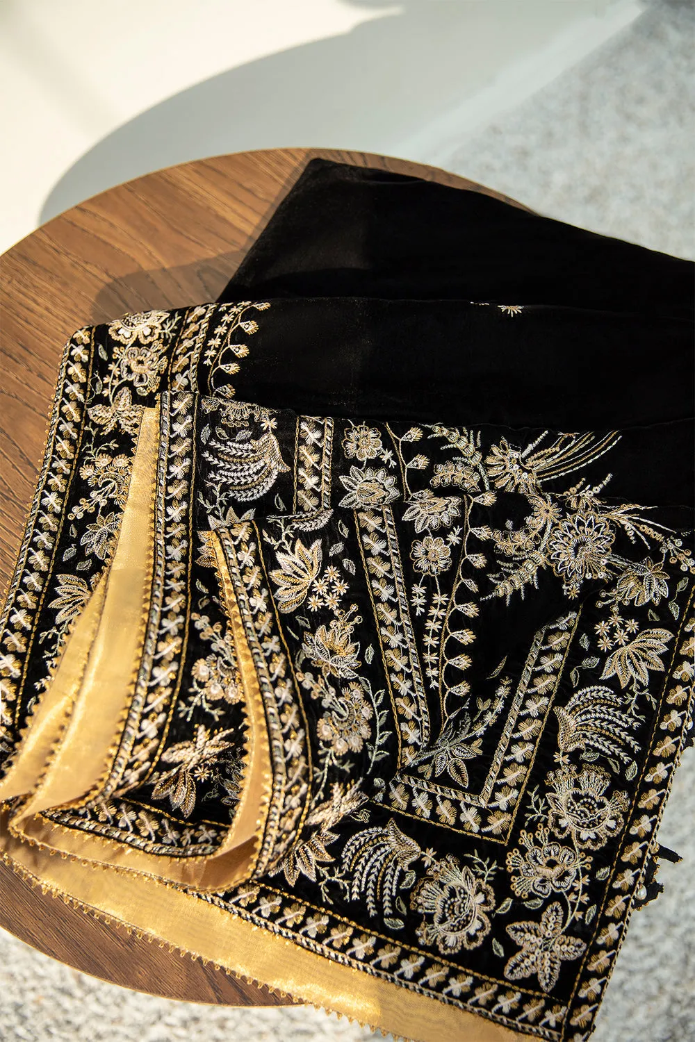 BAROQUE | EMBROIDERED VELVET SHAWL '23 | VS-24