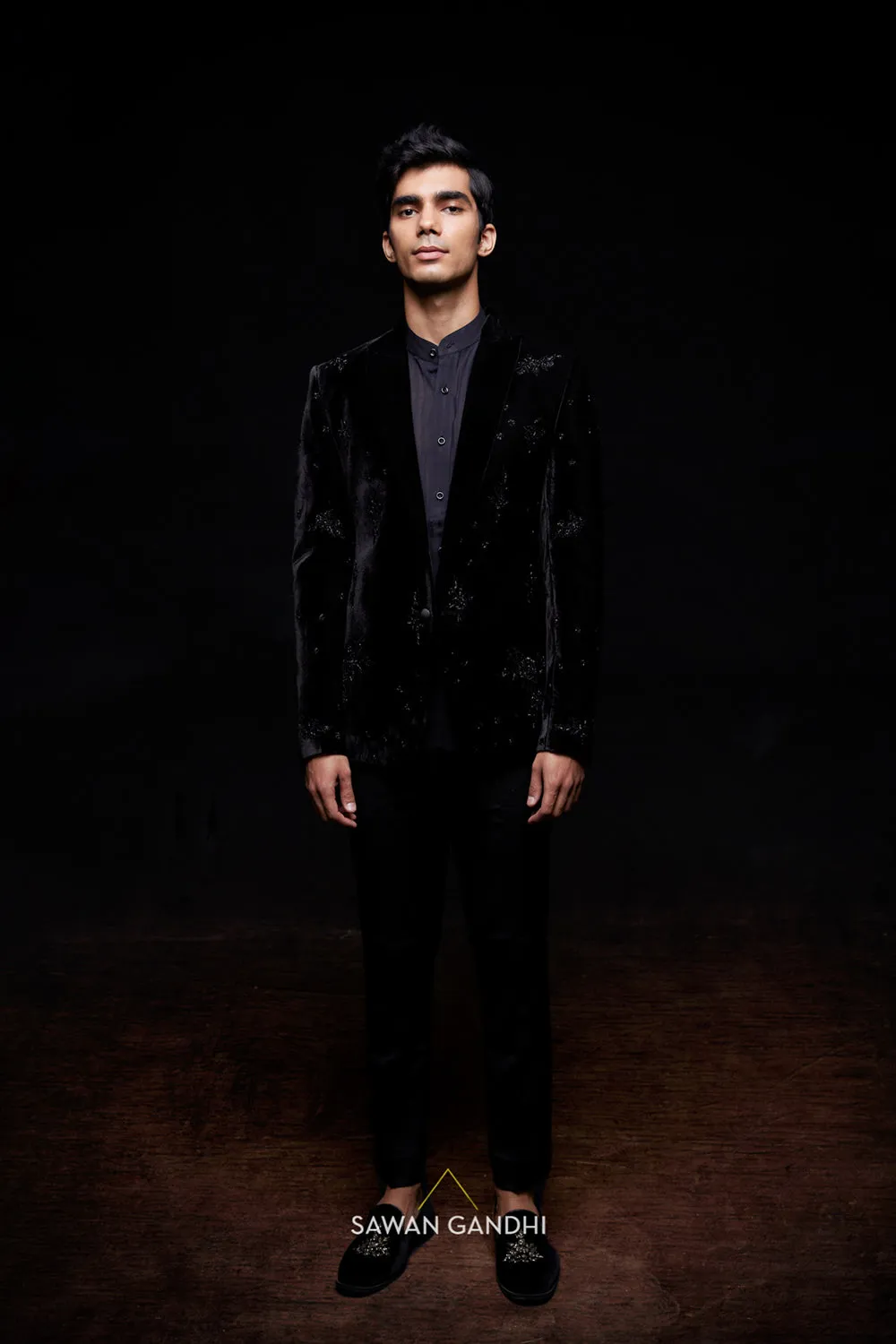 Black jacket with thread work motifs