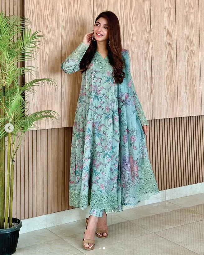 Dastaan By Iznik Embroidered Lawn Suits Unstitched 3 Piece IZ-06 Badar - Summer Collection