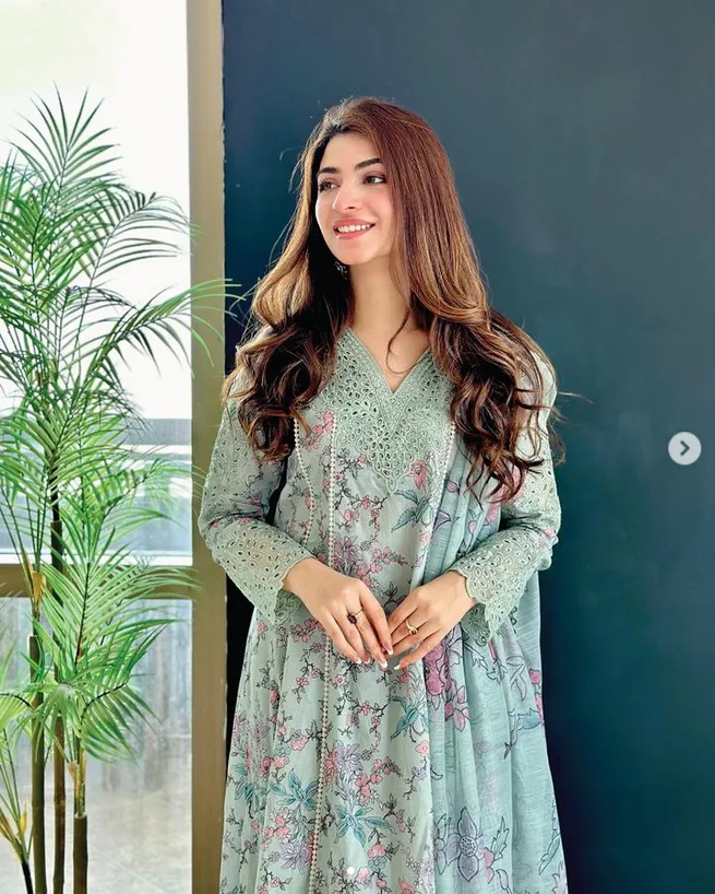 Dastaan By Iznik Embroidered Lawn Suits Unstitched 3 Piece IZ-06 Badar - Summer Collection