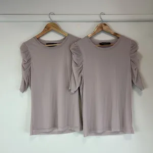 Decjuba Womens Short Sleeve Ruched T-Shirt Top Size Small (2 Tops)