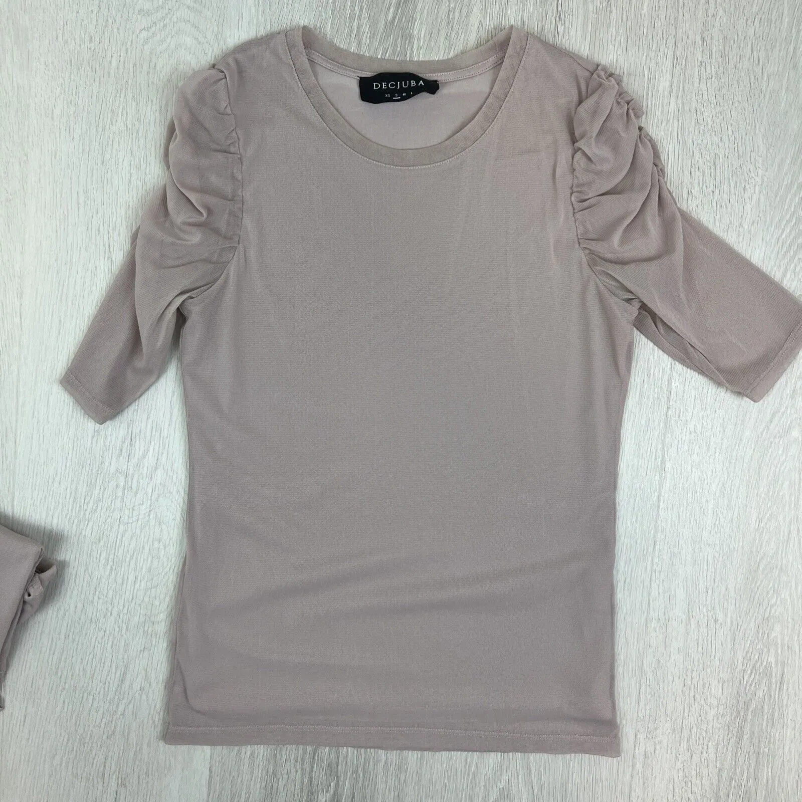 Decjuba Womens Short Sleeve Ruched T-Shirt Top Size Small (2 Tops)