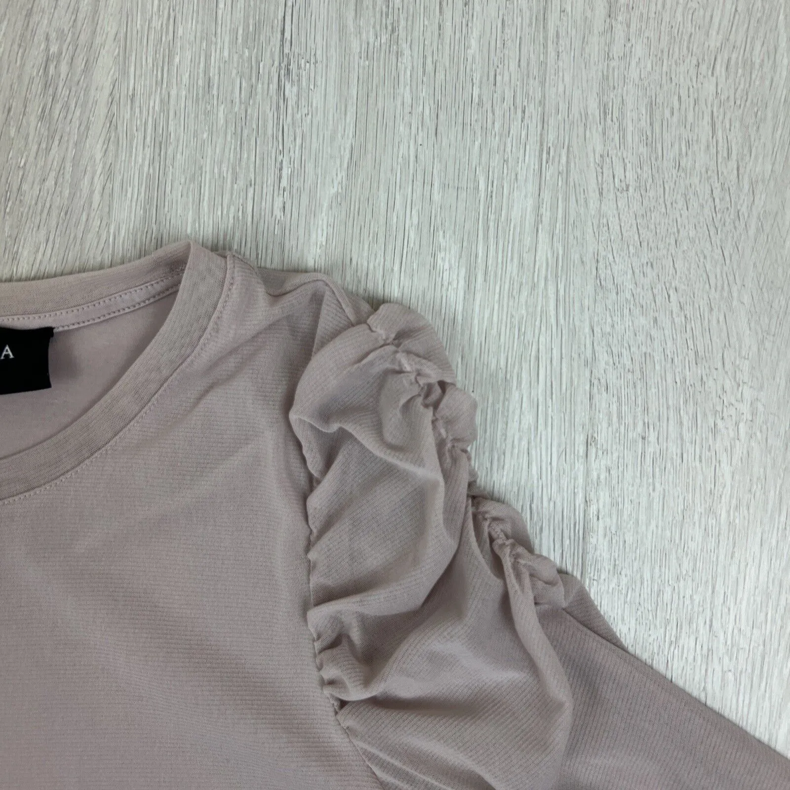 Decjuba Womens Short Sleeve Ruched T-Shirt Top Size Small (2 Tops)