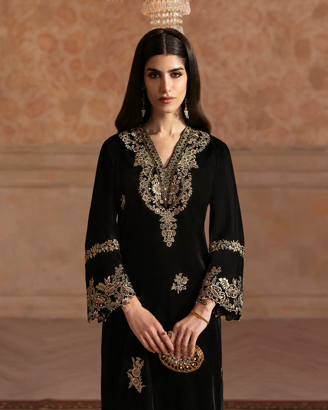 Faiza Saqlain | ISMENE | VITA