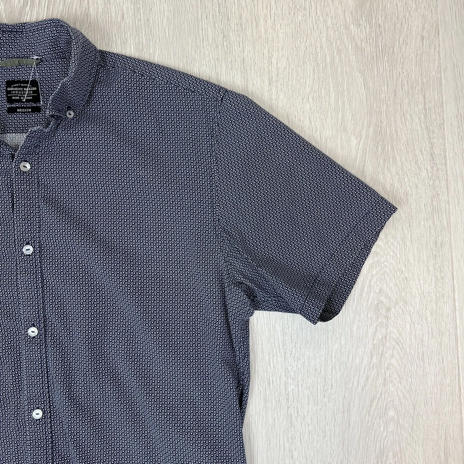 Industrie Mens Short Sleeve Button Up Shirt Size Medium
