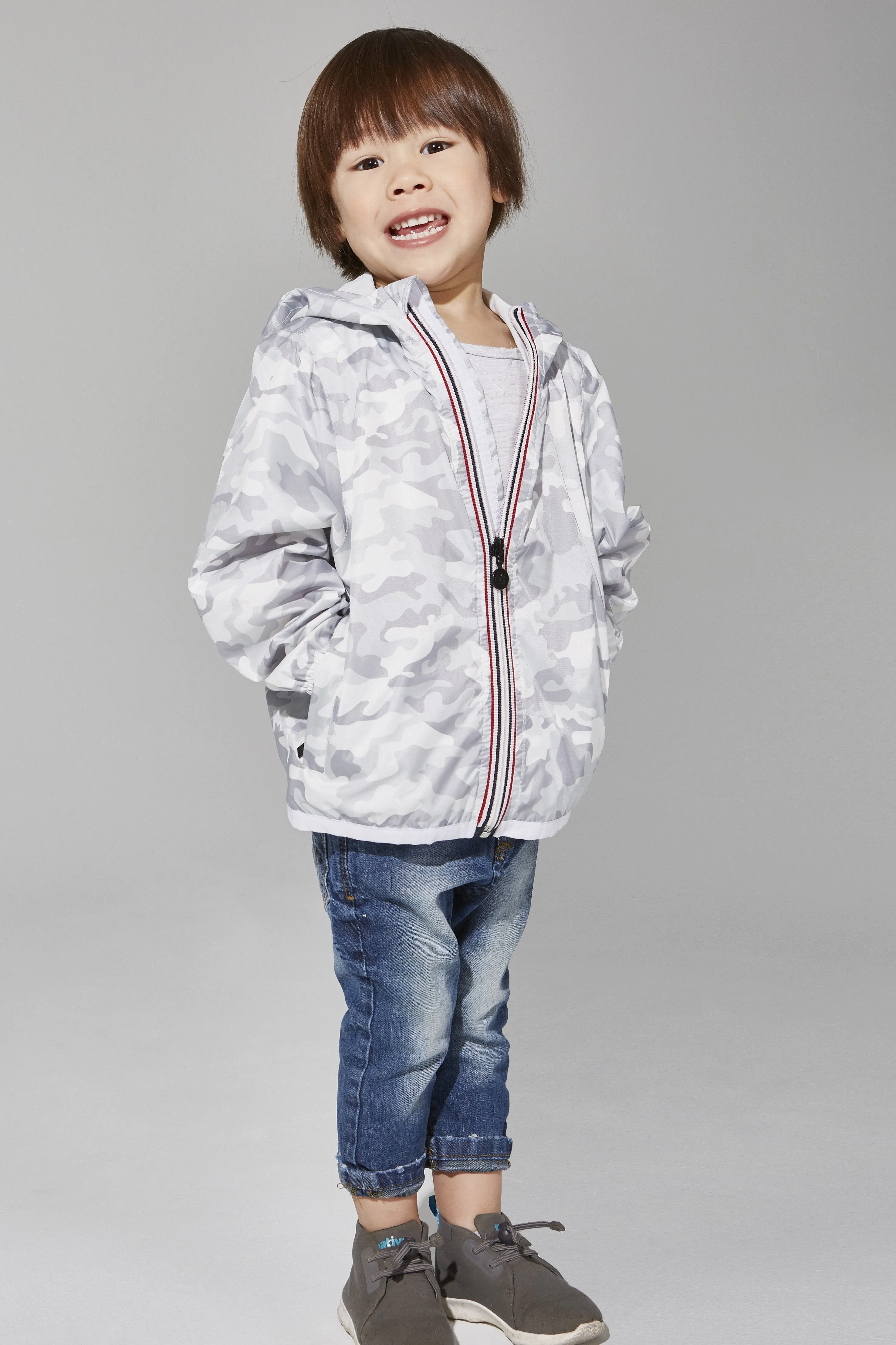 Kids white camo full zip light packable rain jacket and windbreaker
