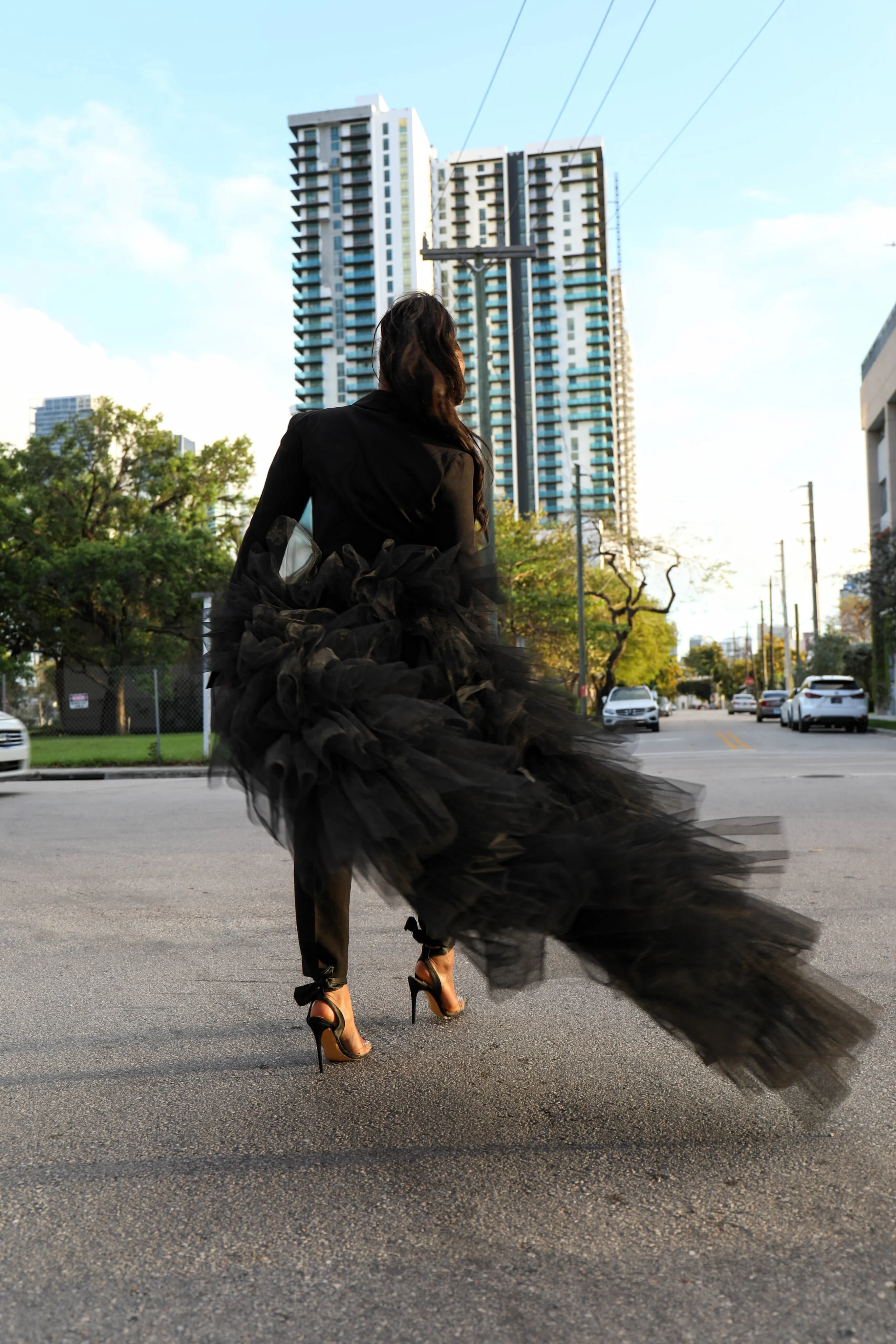 Oyemwen Tuxedo Suit With Tulle Train