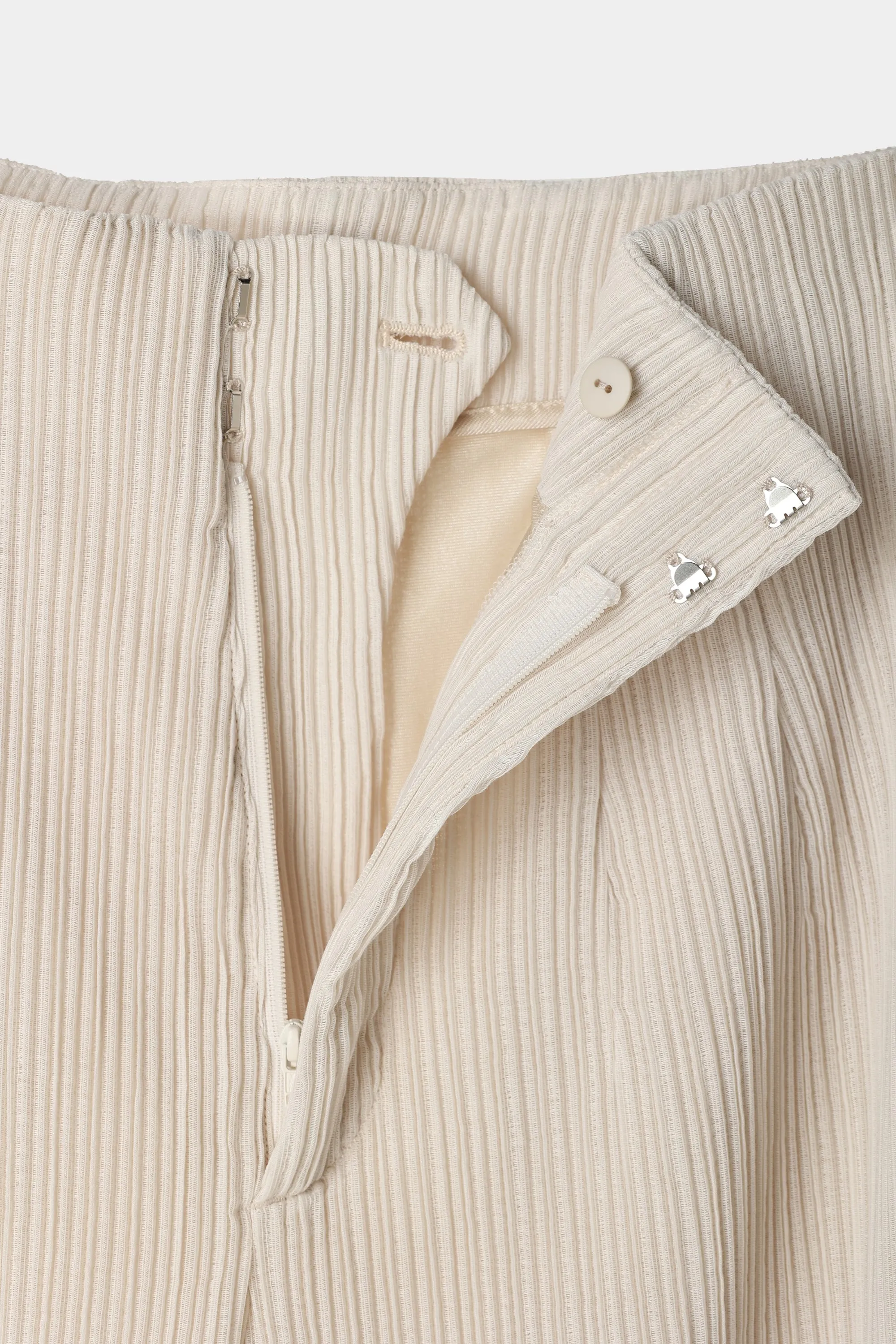 pleats tapered pants