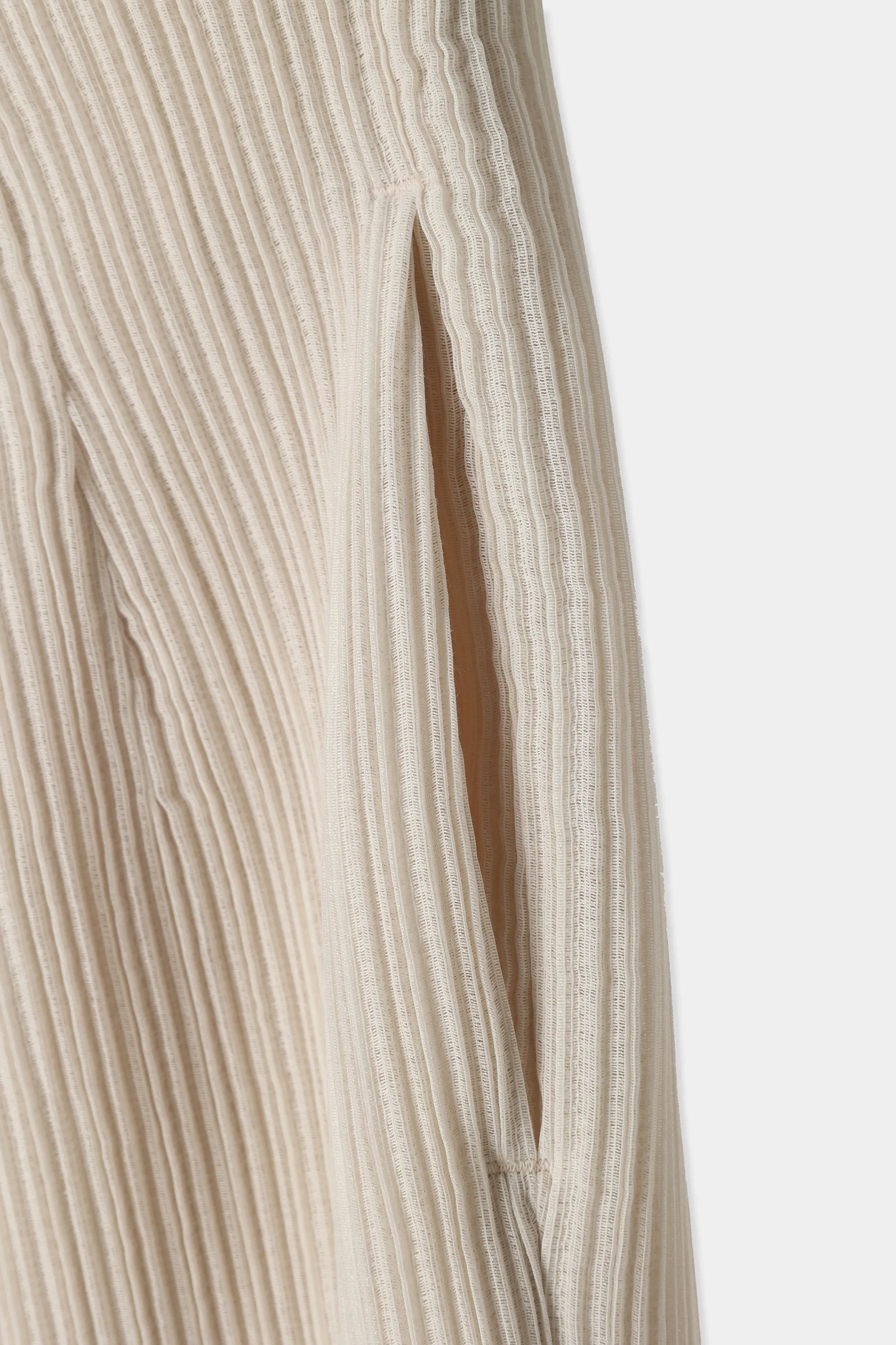pleats tapered pants
