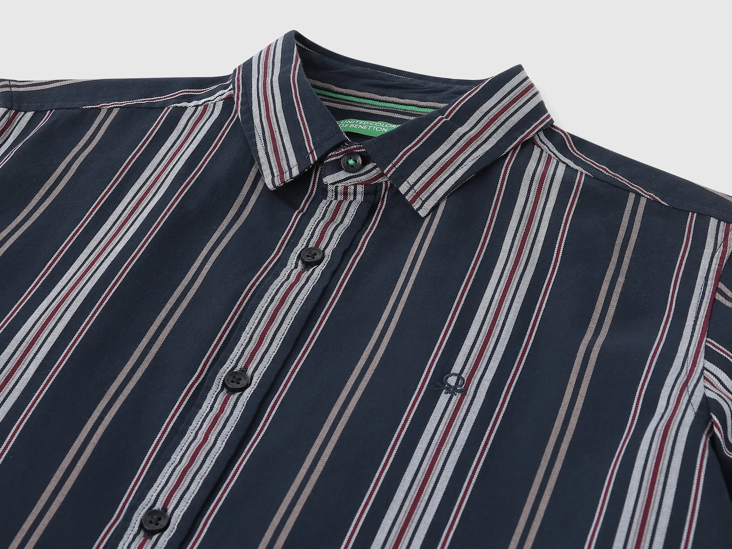 Regular Fit Spread Collar Striped Shirts