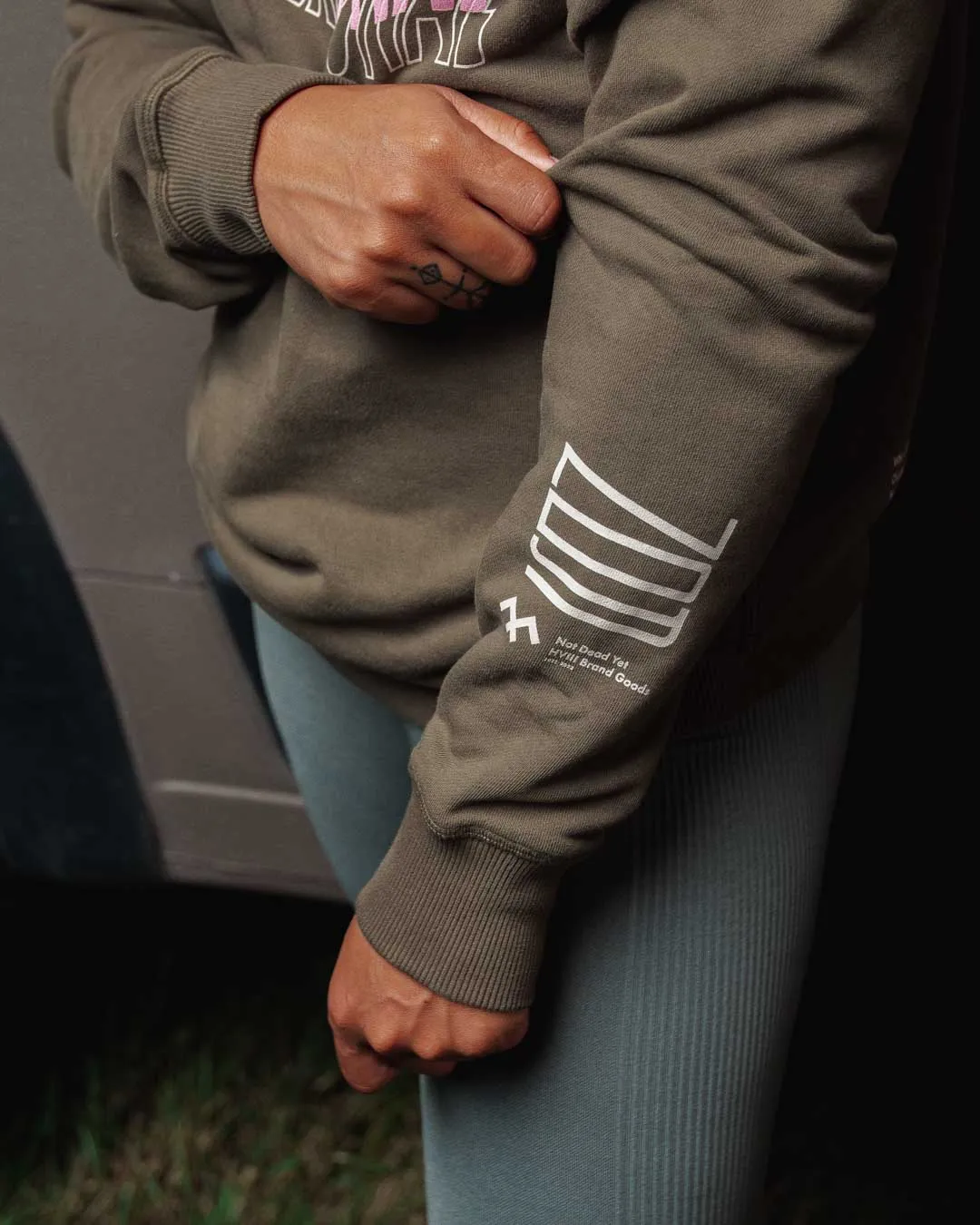 September Essentials - NOTHING PERSONAL - Crew - OLIVE