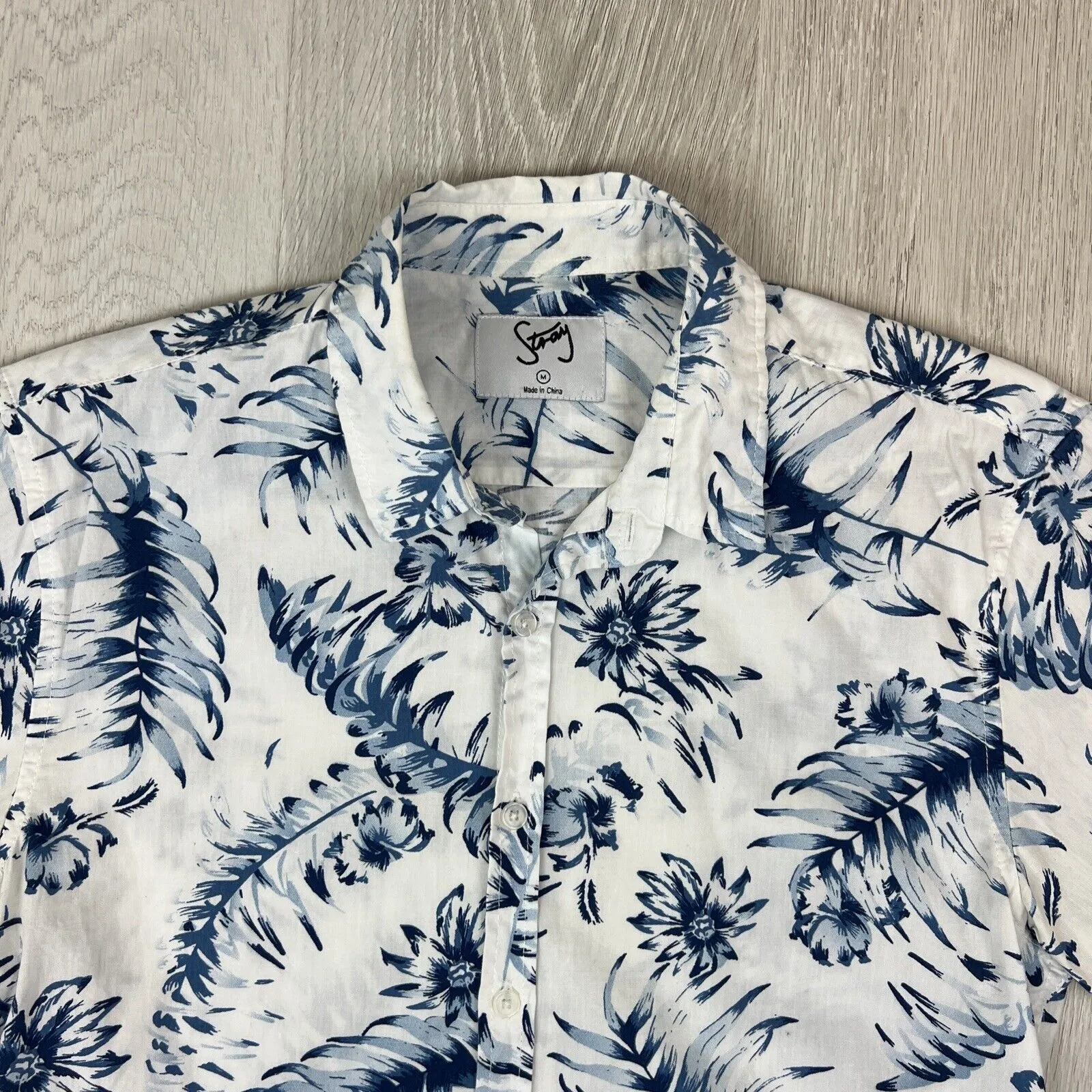 STRAY Mens Short Sleeve Button Up Hawaiian Floral Shirt Size Medium