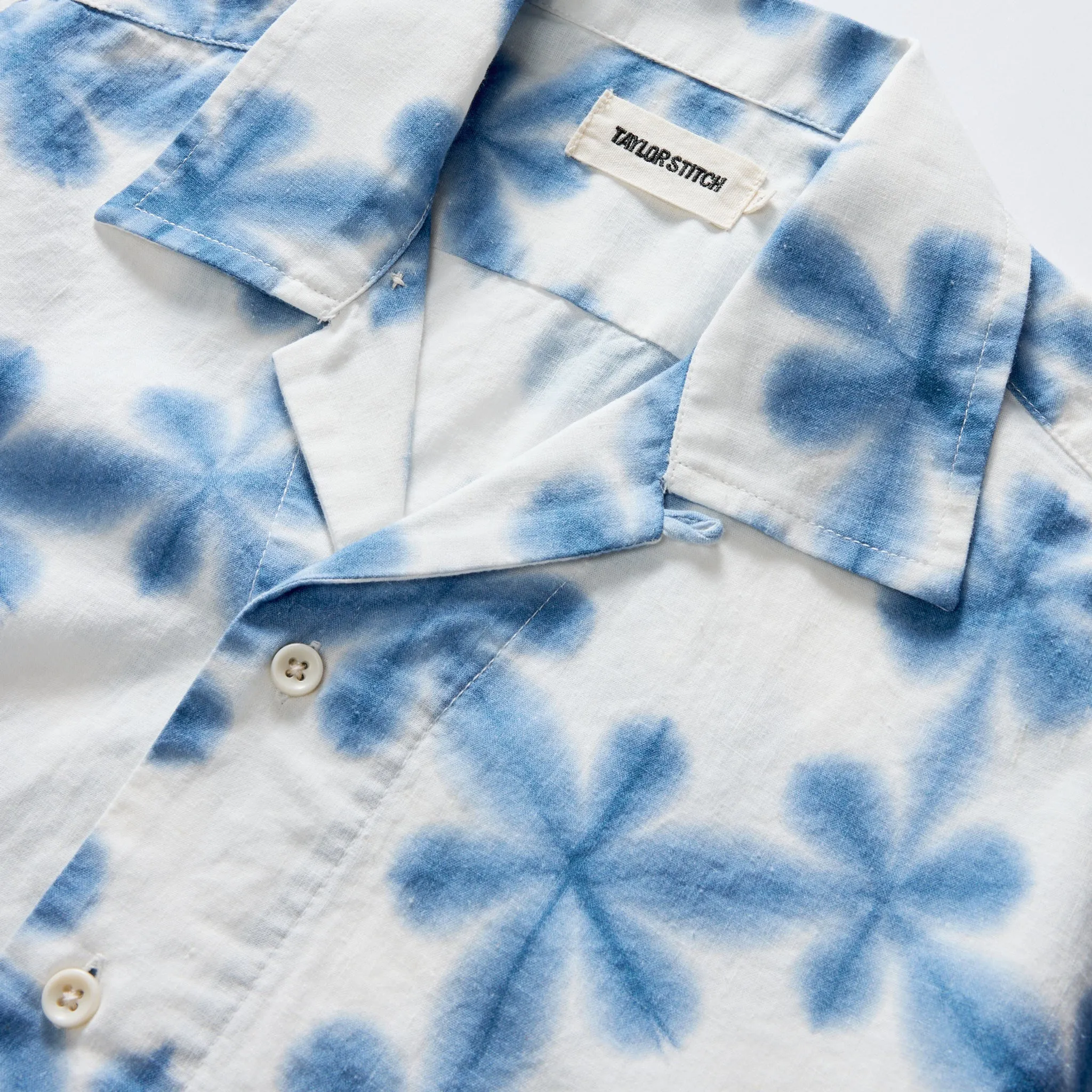 The Short Sleeve Davis Shirt in Vintage White Fractal