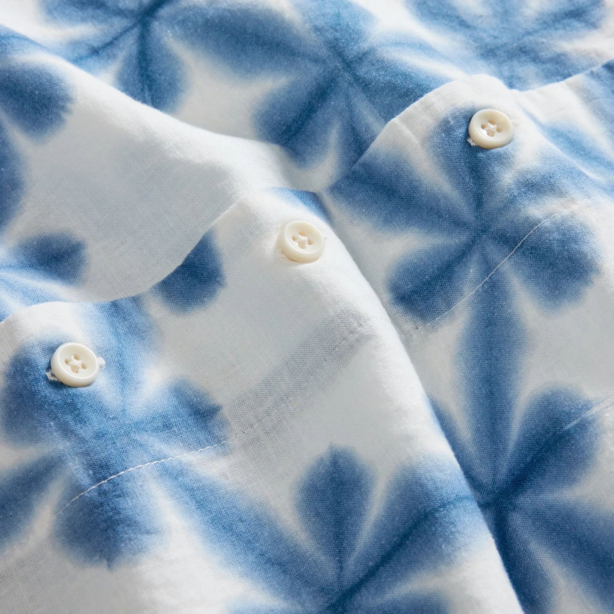The Short Sleeve Davis Shirt in Vintage White Fractal