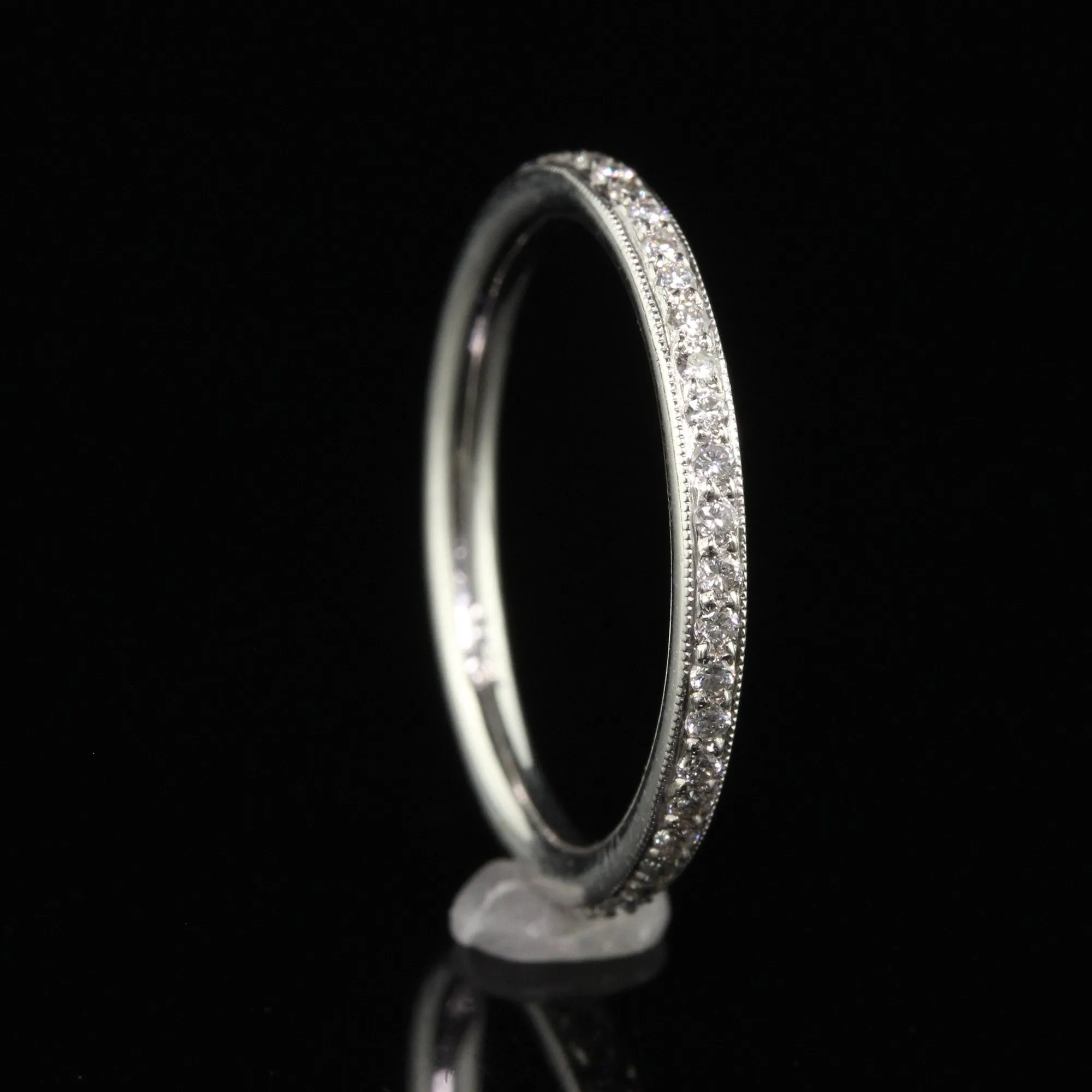 Vintage 18K White Gold Round Cut Eternity Wedding Band - Size 7