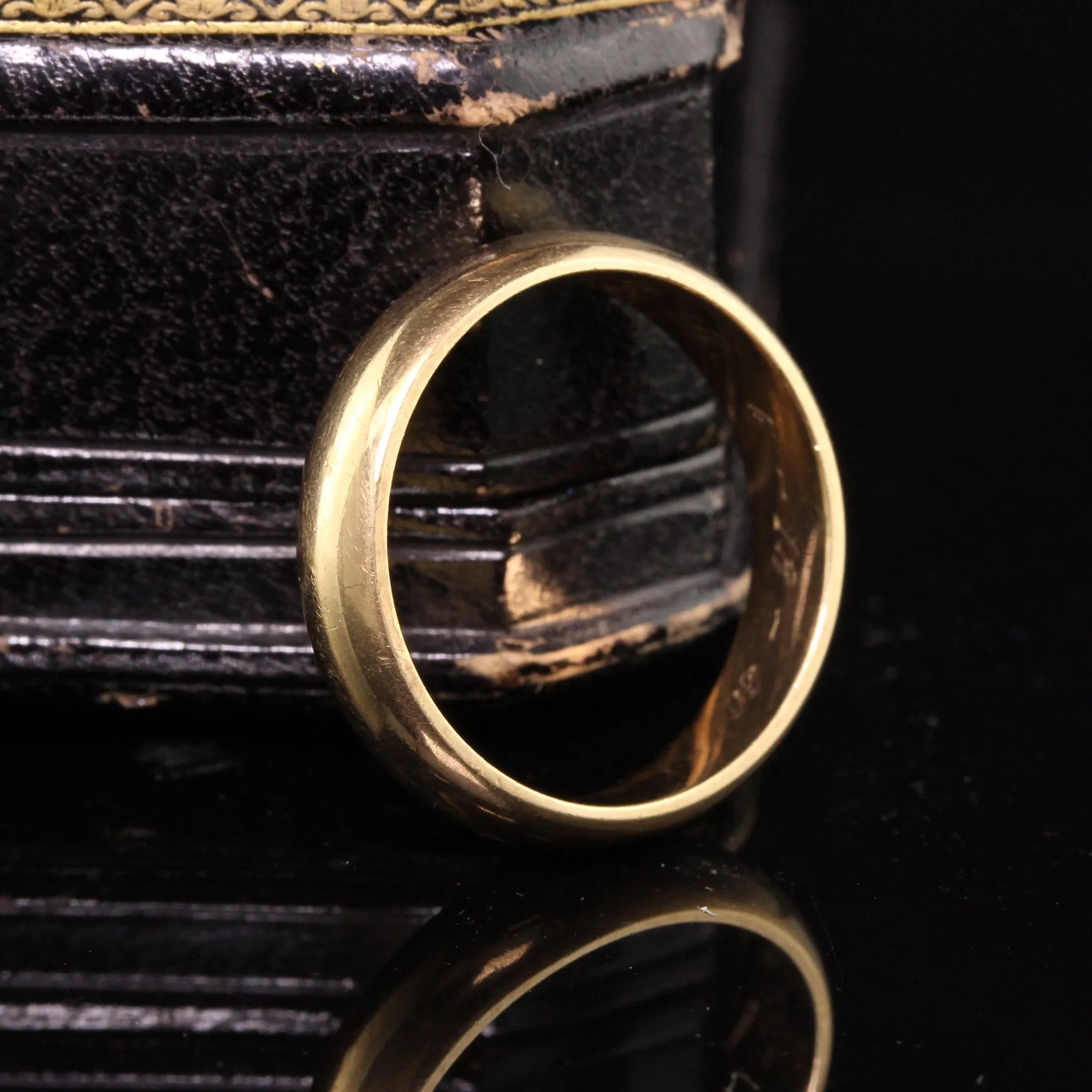 Vintage Estate Lohengrin 14K Yellow Gold Engraved Wedding Band - Size 8