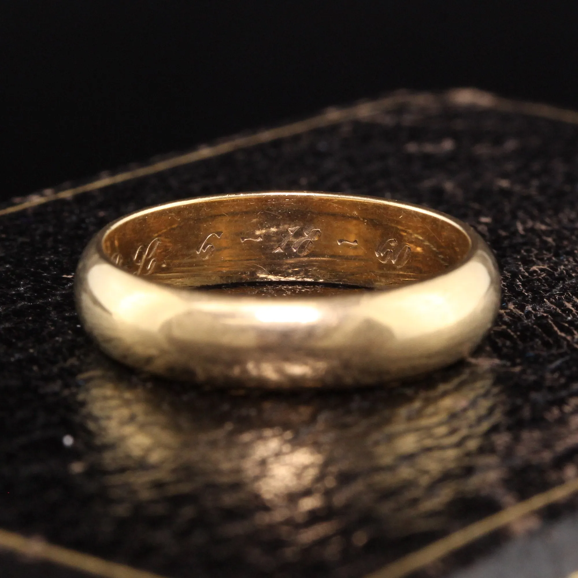 Vintage Estate Lohengrin 14K Yellow Gold Engraved Wedding Band - Size 8