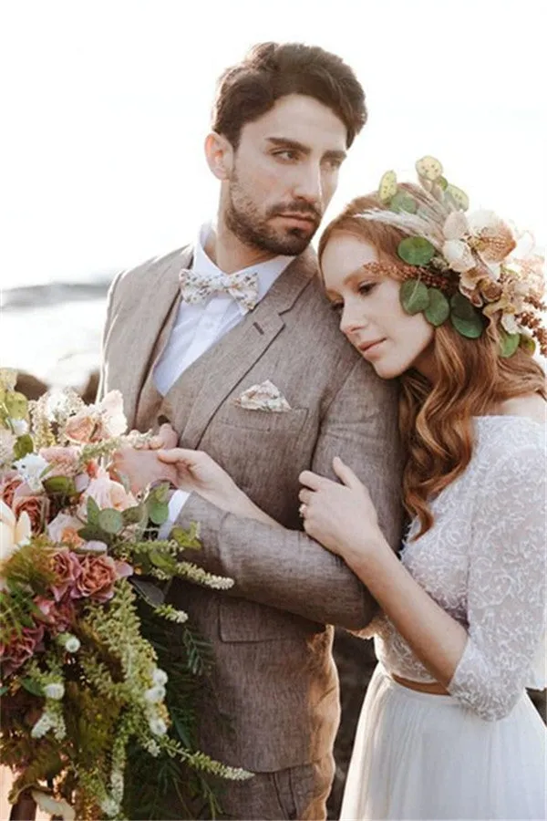 Well-cut Khaki Linen Summer Beach Mens Suits Groom Wedding Tuxedos with Three-pieces