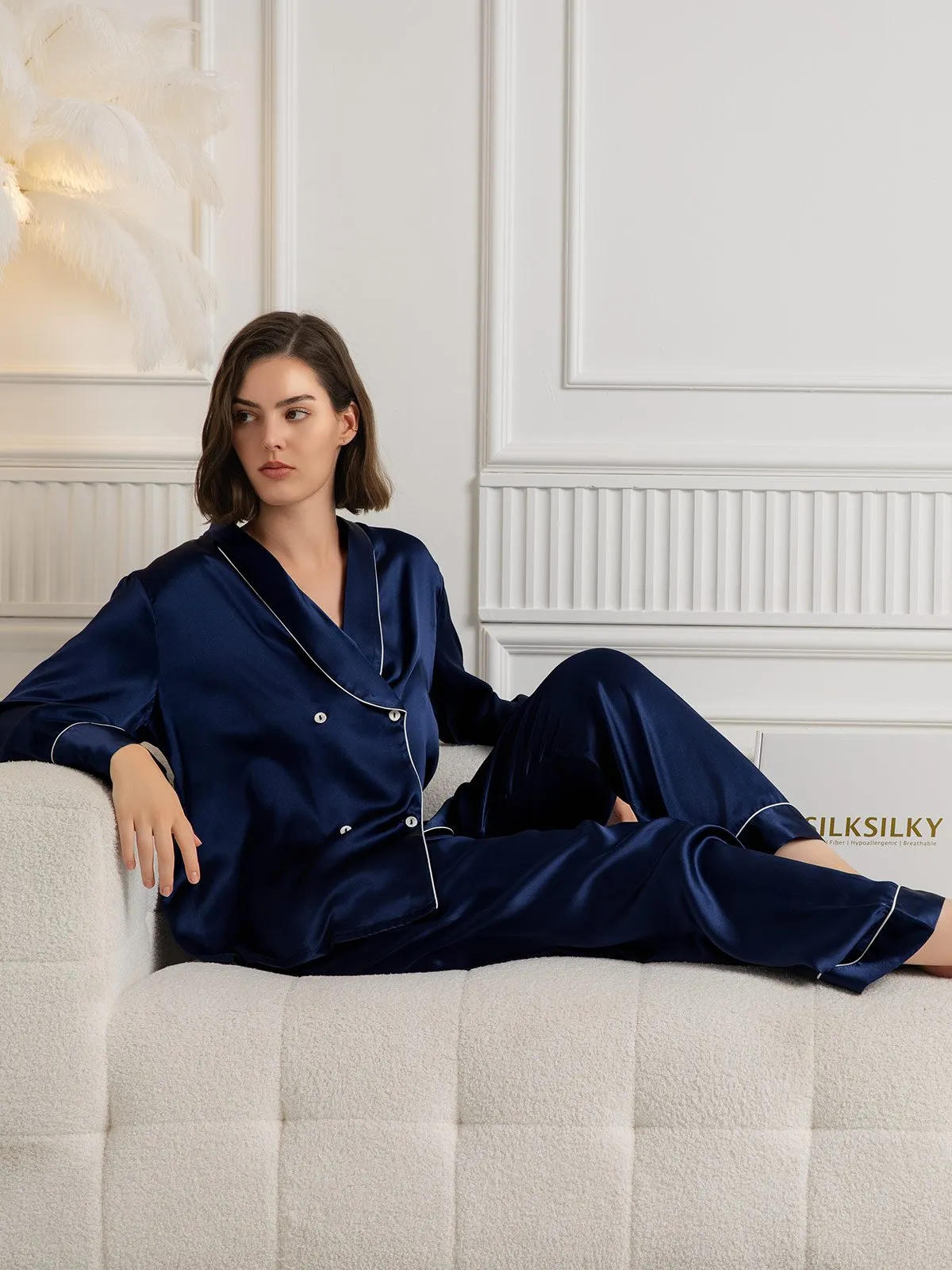 Zuivere Zijde Pyjama Set met Lange Mouwen en Binding Afwerking