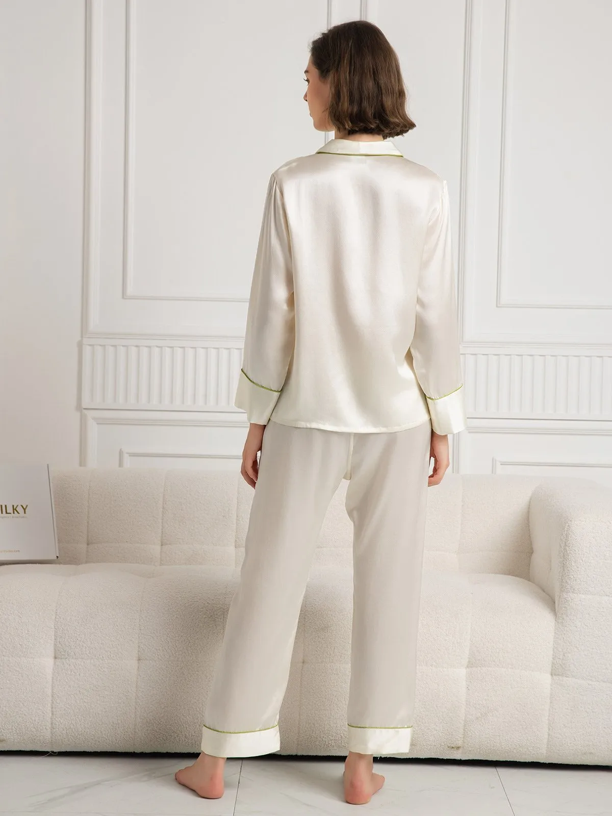 Zuivere Zijde Pyjama Set met Lange Mouwen en Binding Afwerking