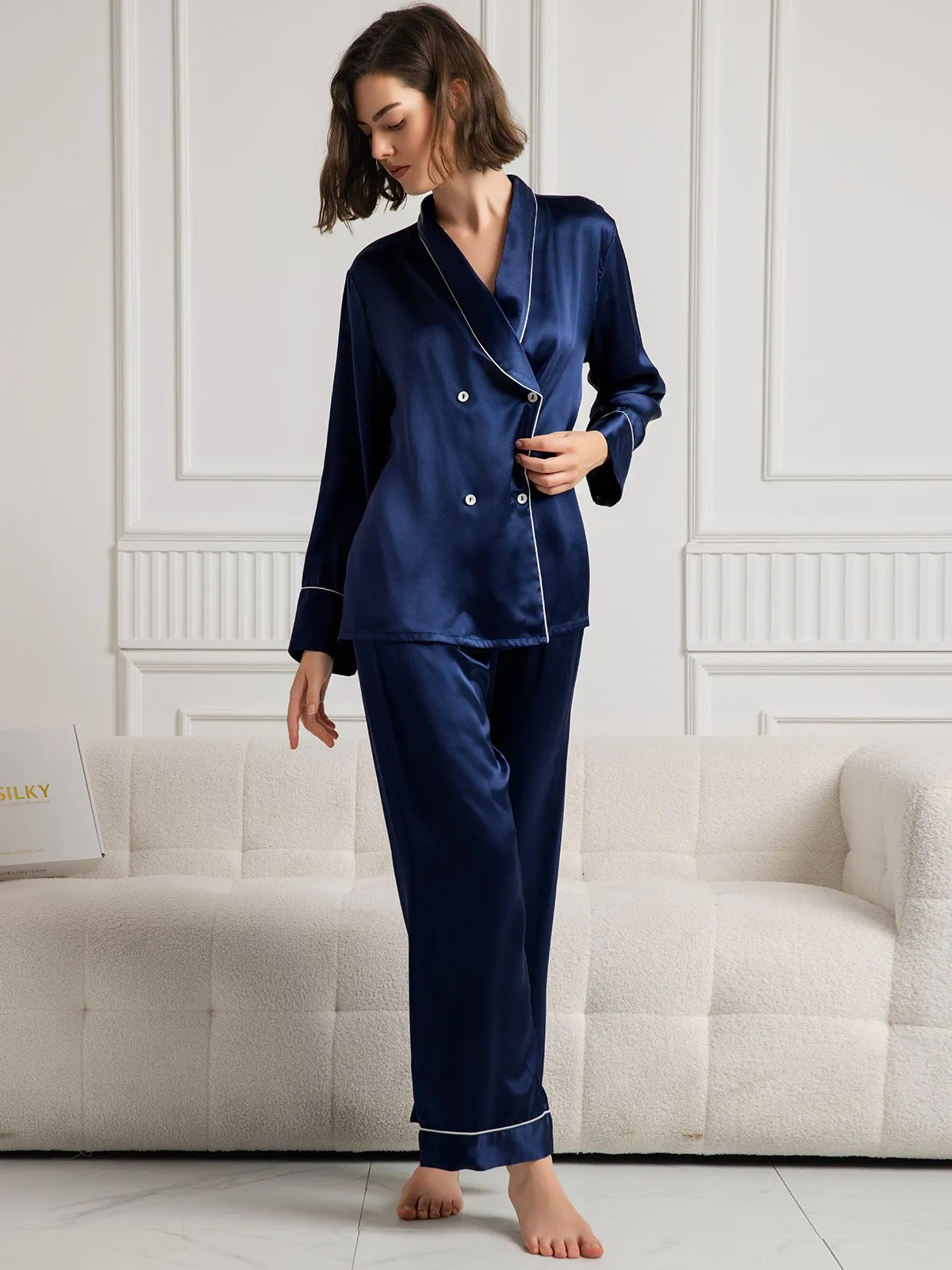 Zuivere Zijde Pyjama Set met Lange Mouwen en Binding Afwerking